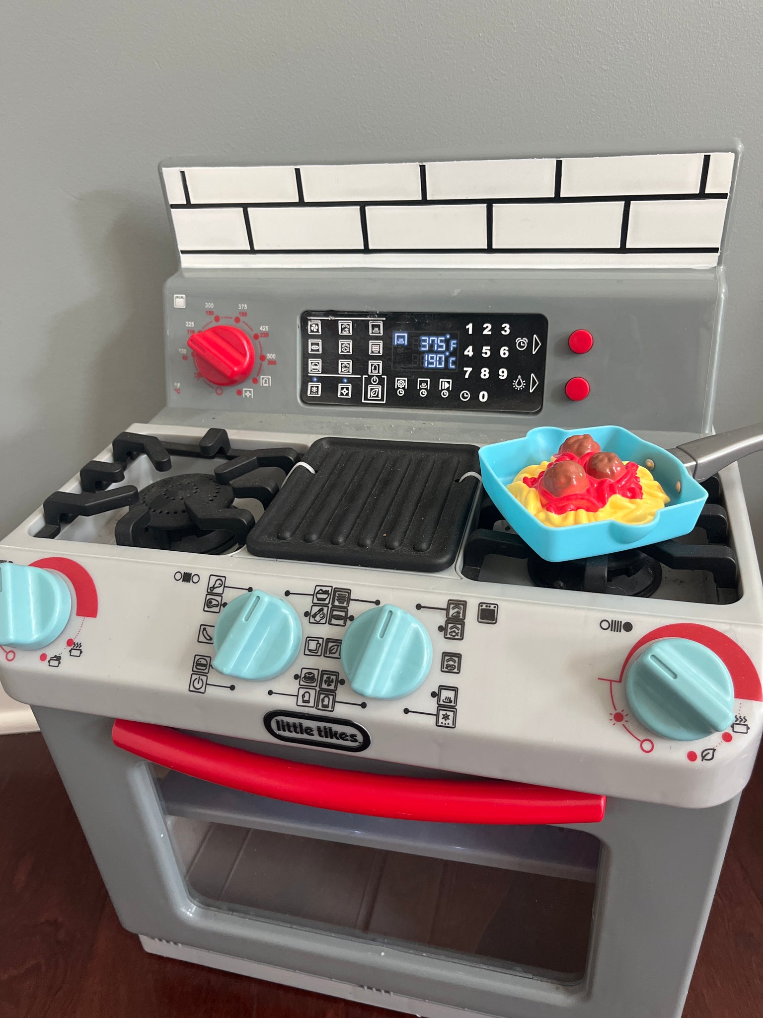 Little Tikes - First Oven Realistic Pretend Play Appliance